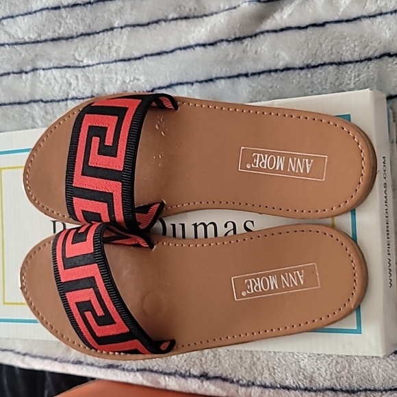 Shoes - Flat sandals